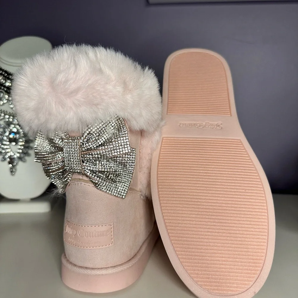 New in box Viral Pink Fur Bling Bow Juicy Couture Boots - Picture 4 of 7